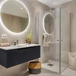 Апартаменты Exclusive Waterfront - Perfect For Ons