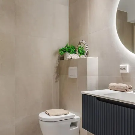 Exclusive Waterfront - Perfect For Ons *